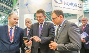 Министр  посетил  выставку, которая организована в рамках ENERGY EXPO