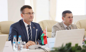 Сербская делегация возложила венок к монументу Победы в Минске