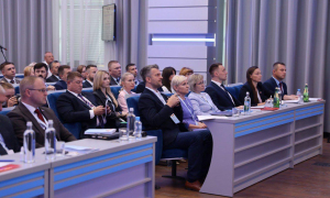 Более 100 участников собрались в Минске сегодня на площадке чтобы обсудить форматы и направления идеологической работы